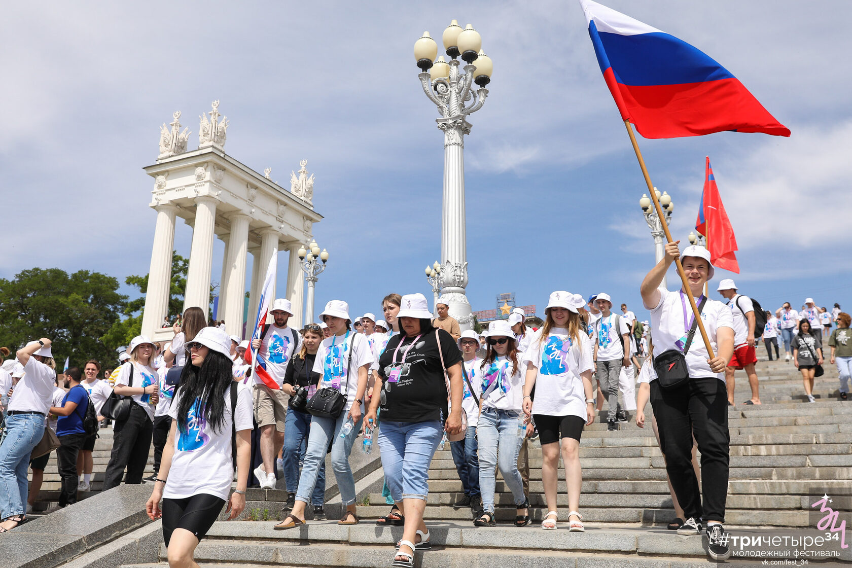 Фестиваль 34 волгоград 2024 кто будет. Шествие. Фестиваль три четыре Волгоград 2023. Фестиваль Волгоград набережная. Фестиваль 34 Волгоград.