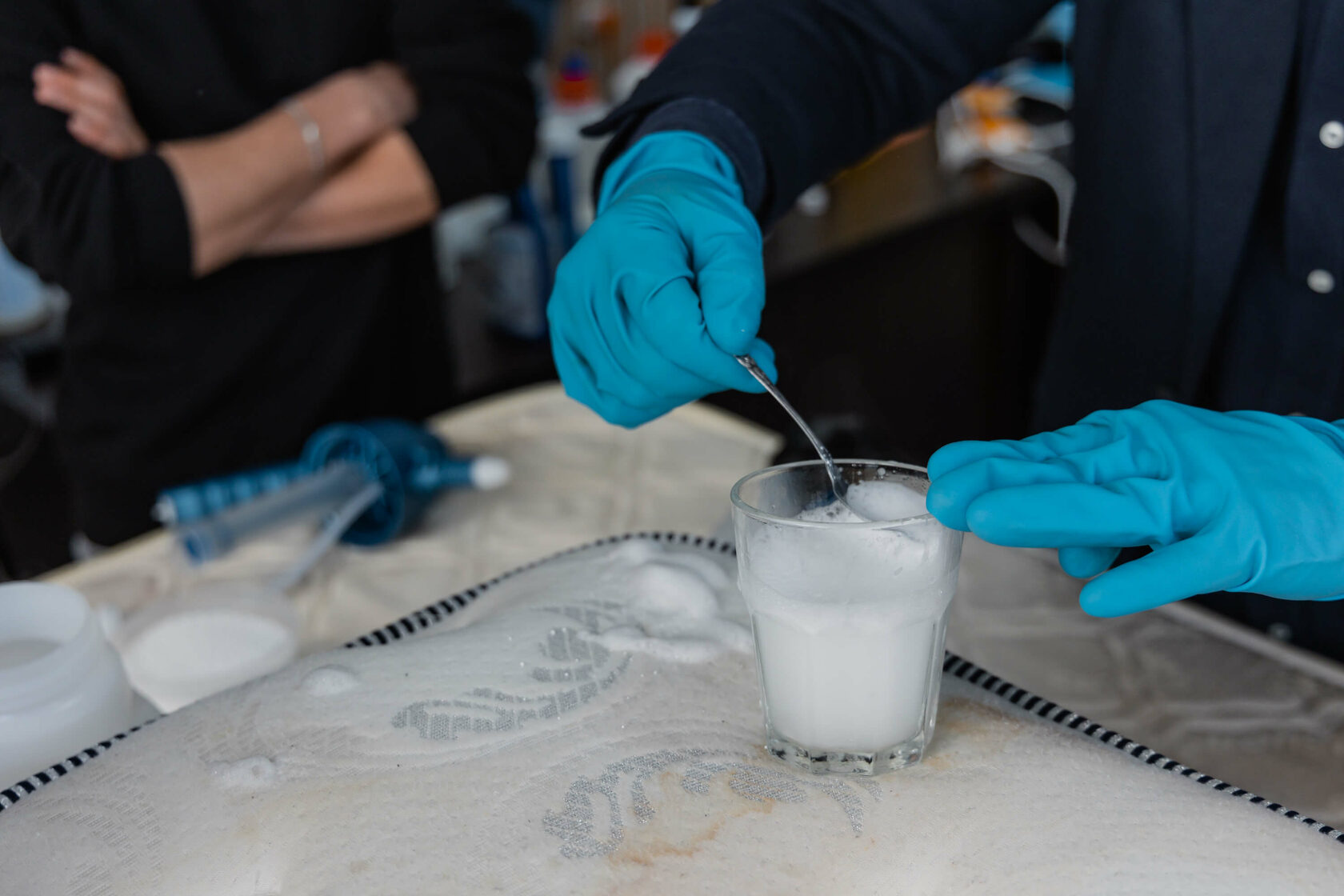 Мастер-классы по мытью остекления и химчистке мебели в Краснодаре