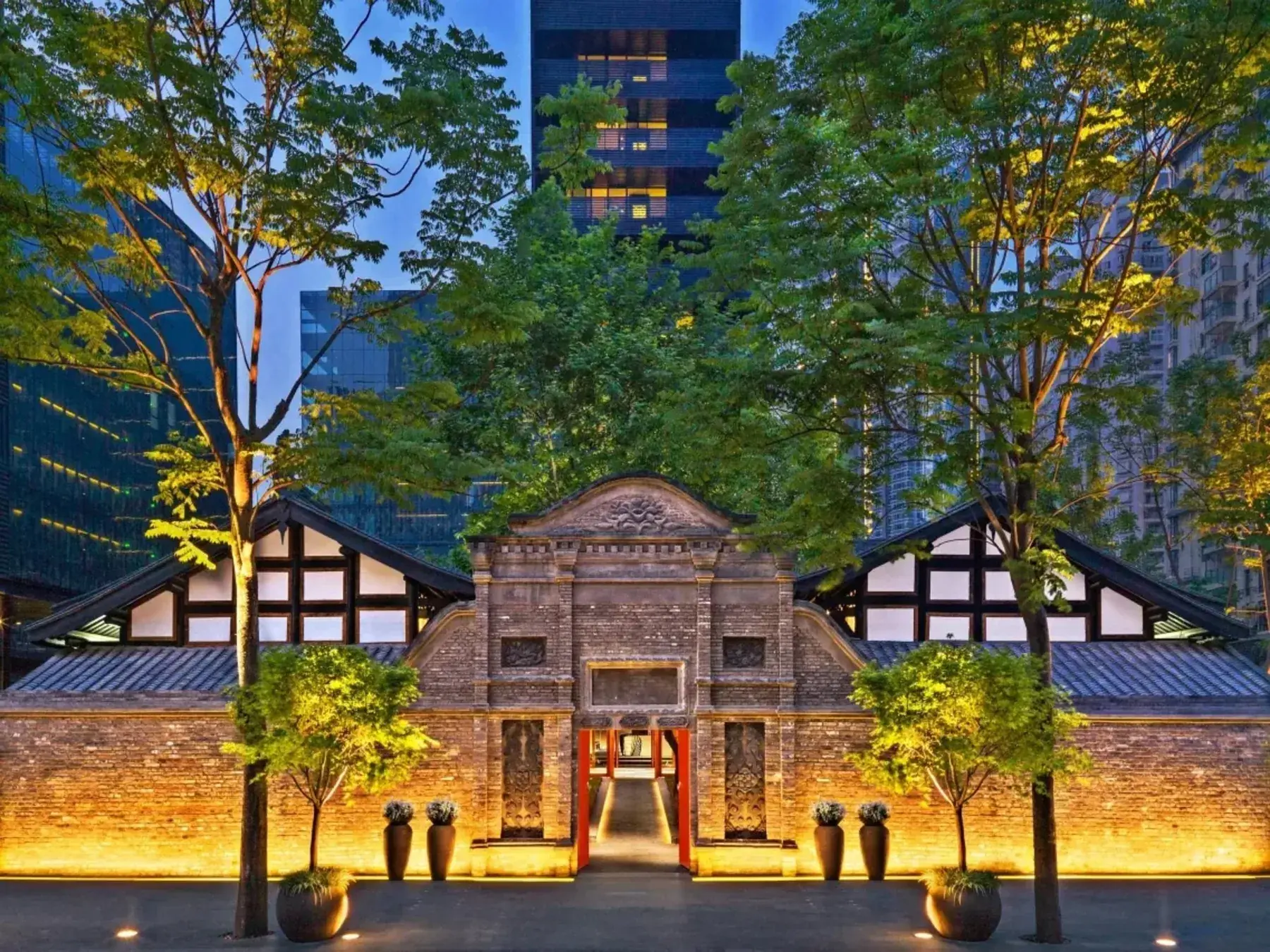 Двор династии Цин у входа в Upper House Chengdu