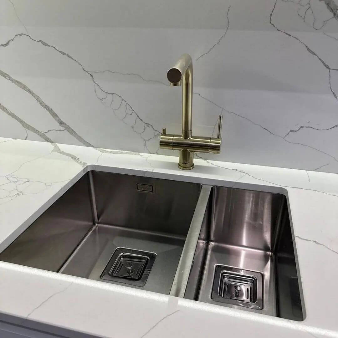 Кухня на заказ в Москве с подсветкой