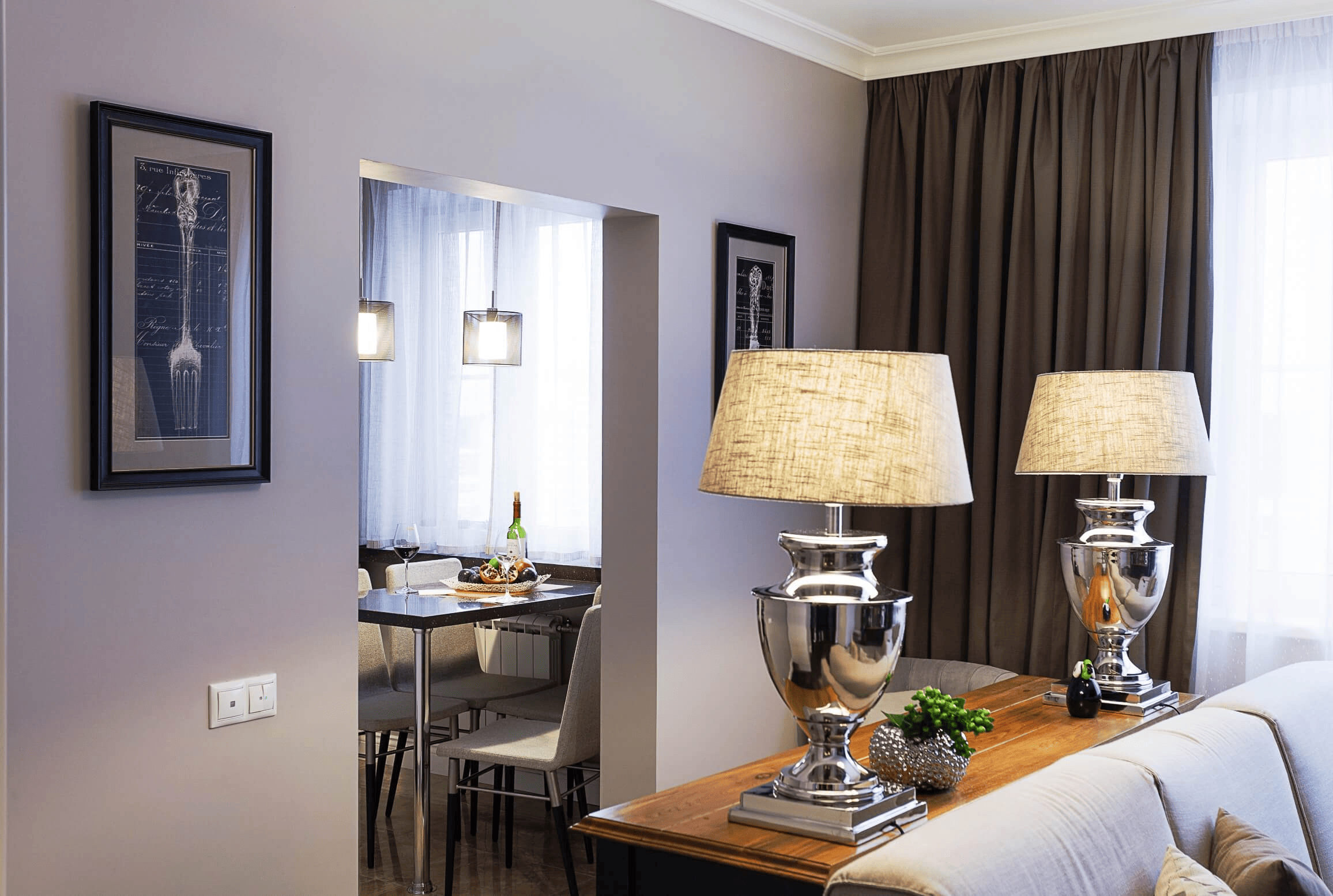 Бутово - Дизайн интерьера гостиной, светильники, комод, диван 