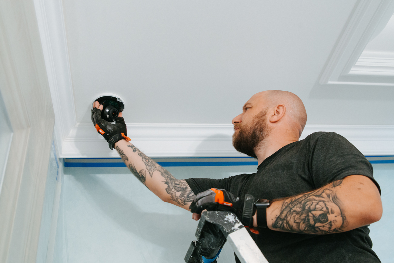 Installation and maintenance of video surveillance in homes and offices ... - Apartment Building Surveillance System Installation