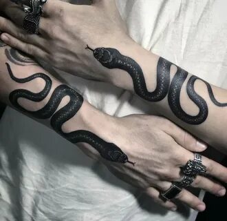 Эскиз тату змея вокруг руки