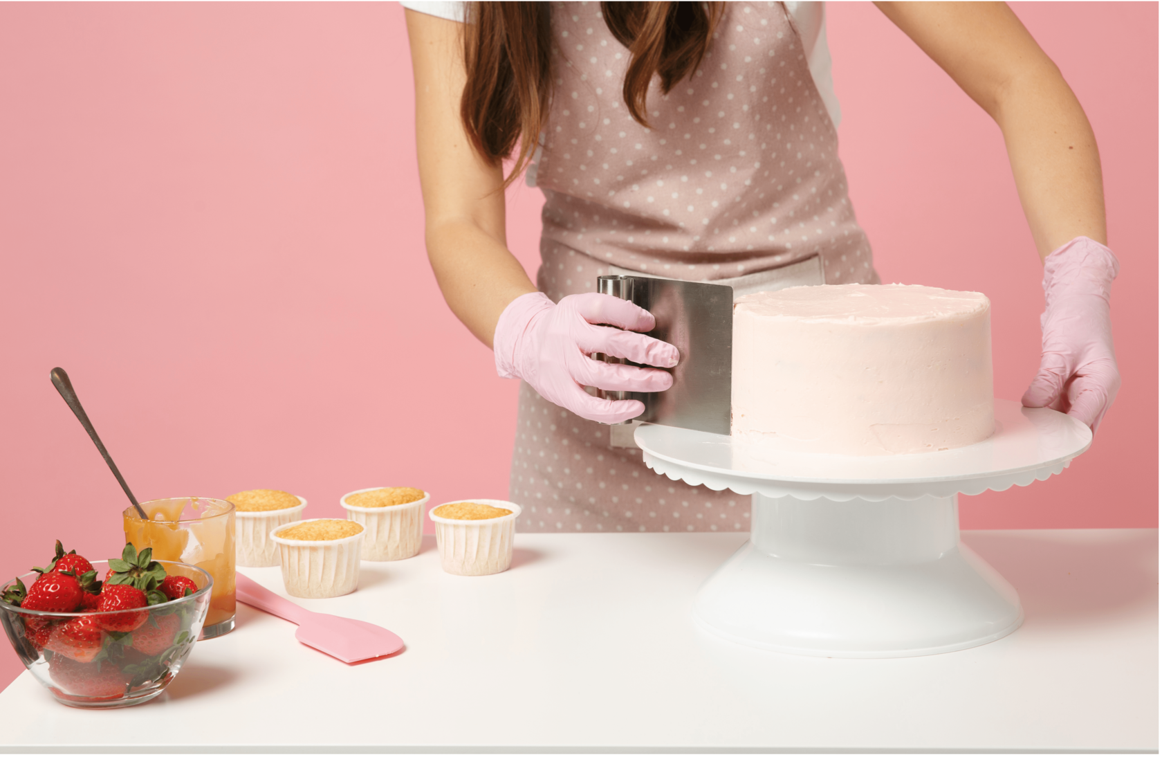 Make a cake bake a cake. I will make a cake. Девушка кондитер с тортом брюнетка. I will make a cake. I will make a cake.