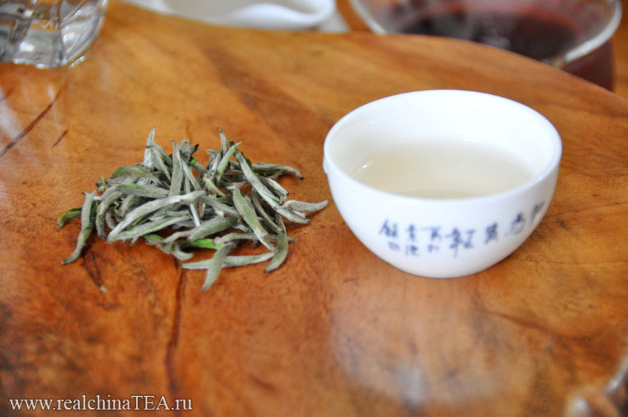 Белые чаи, пожалуй, самые деликатные из всех китайских чаев.