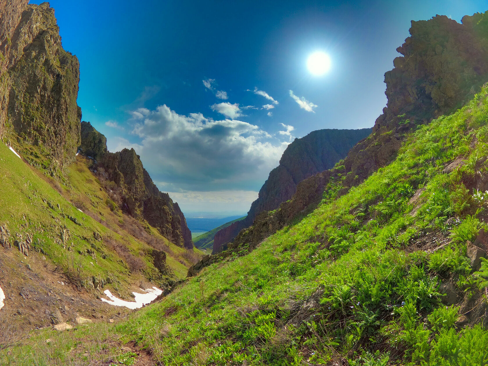 Легендарная гора. Монастырь Цахкеванк. Цахкеванк в Армении. Гора ара в Армении. Чувашия горы Арамази.