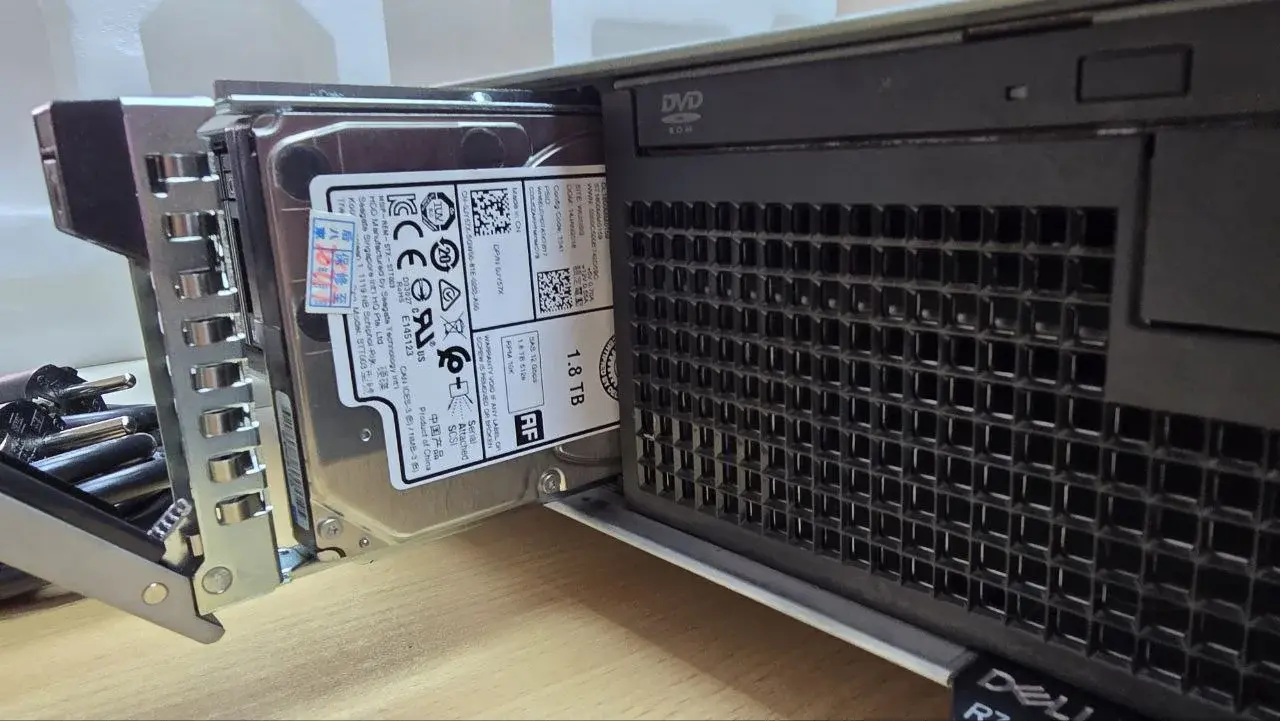 Жёсткий диск Dell 1.8 ТБ в серверной корзине