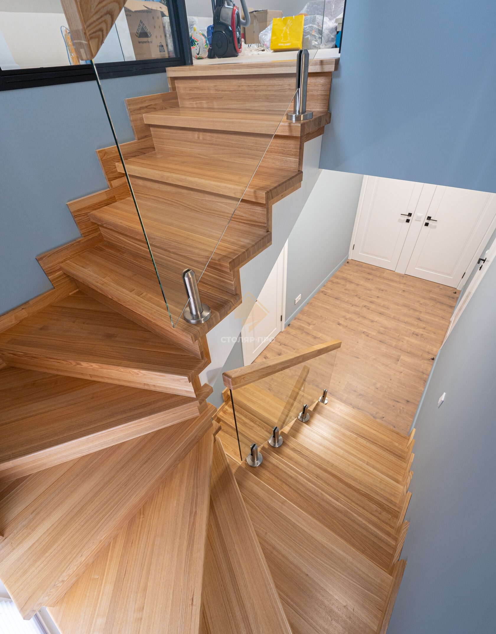 Отделка металлической лестницы, облицовка деревом металлического ...