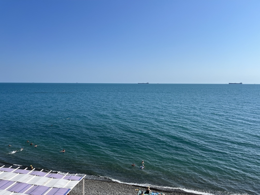 Вода в черном море широкая балка