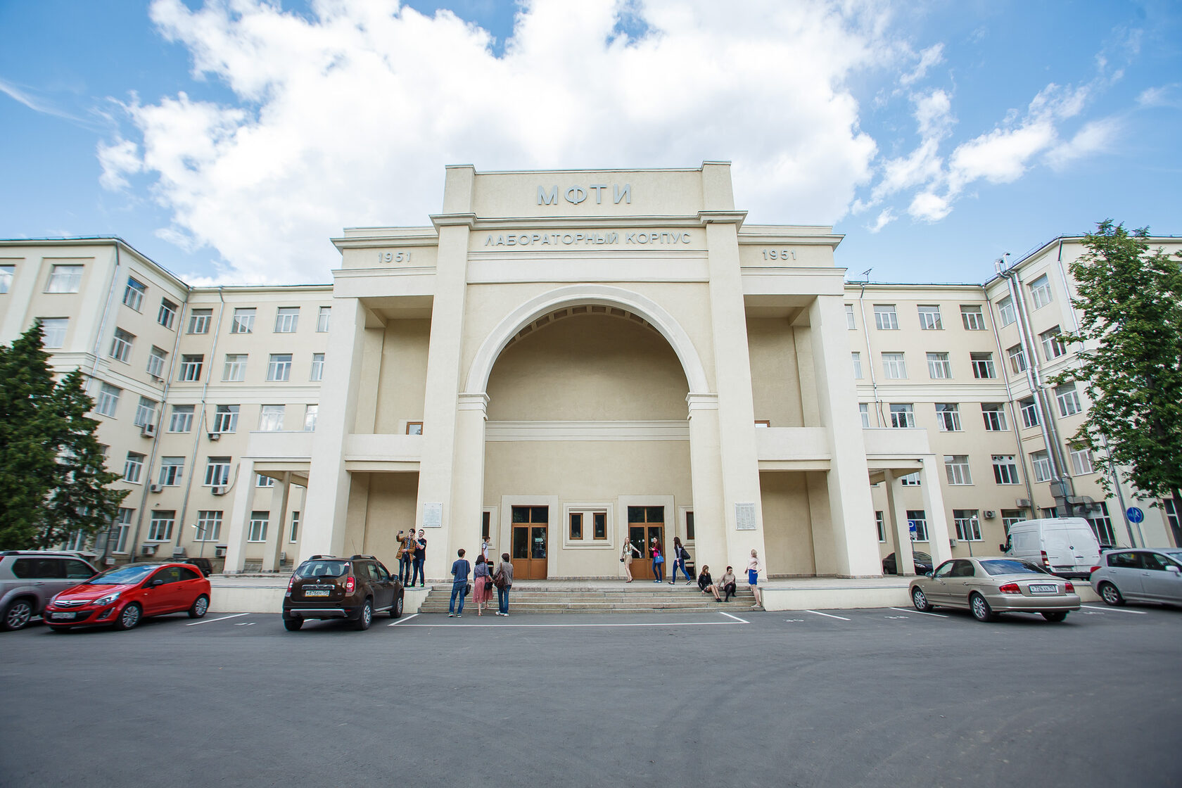 Moscow institute of technology. Московский физико-технический институт государственный университет. Московский физико-технический институт (МФТИ) В Москве. МФТИ университет Москва технический. Лабораторный корпус МФТИ.