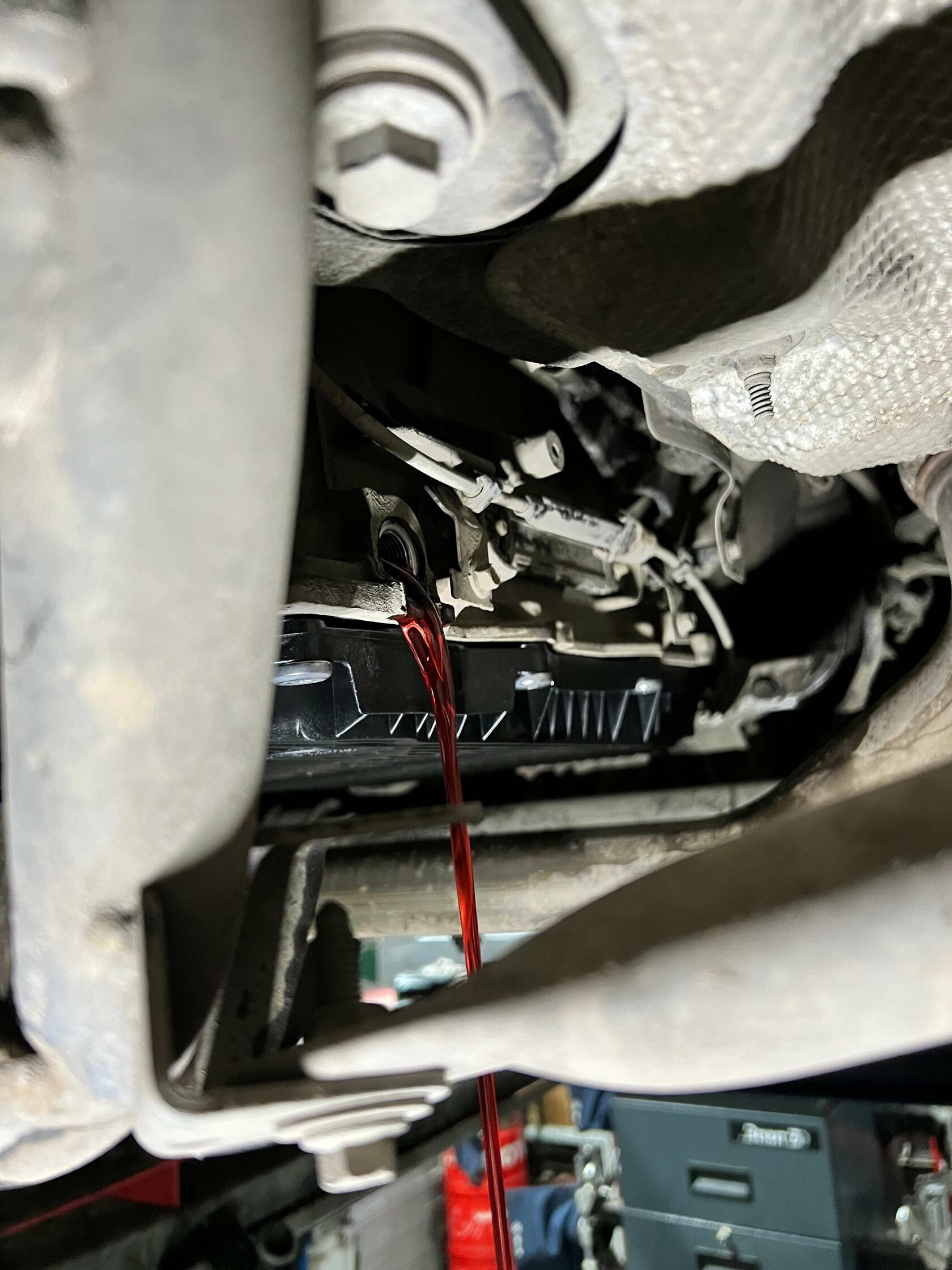 Выставление уровня масла АКПП через пробку