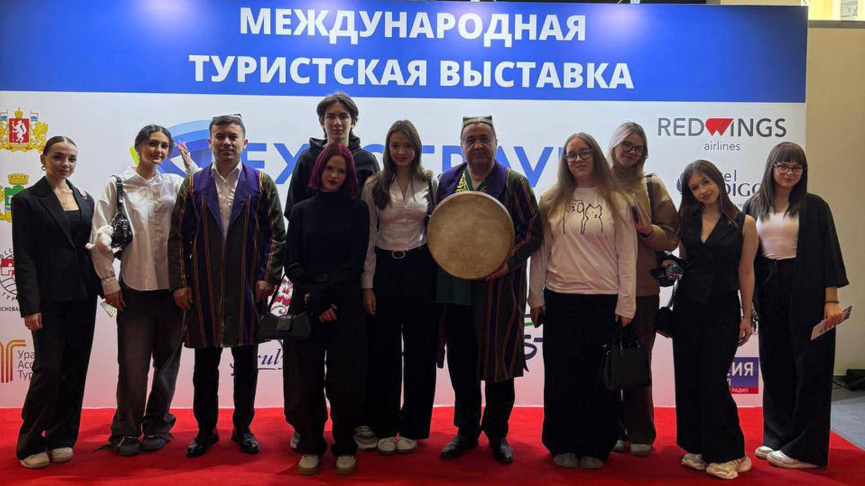 Студенты академии туризма и международных отношений на expotravel 2025 в Екатеринбурге