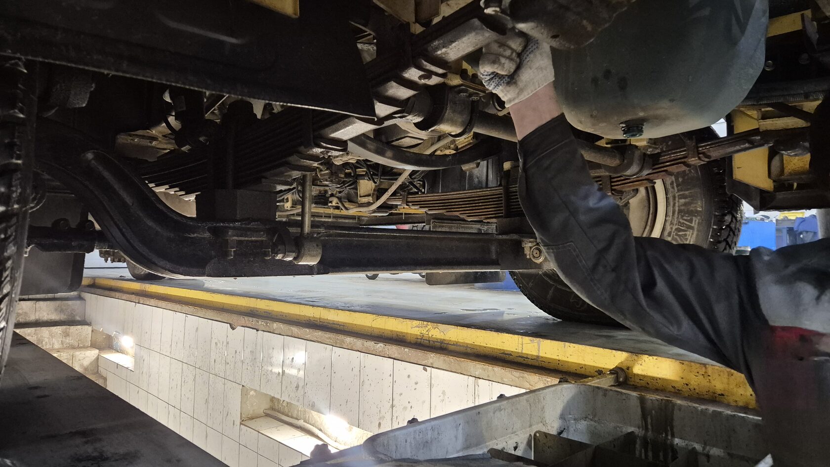 Школьный автобус обслуживание, замена масла