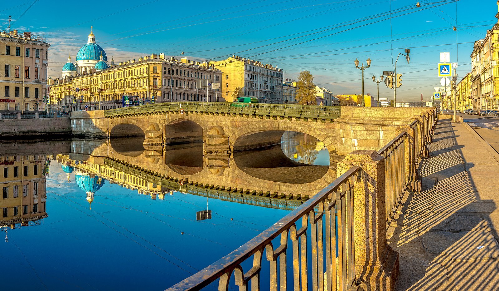 Санкт-Петербург мосты река Нева отражение собор церковь