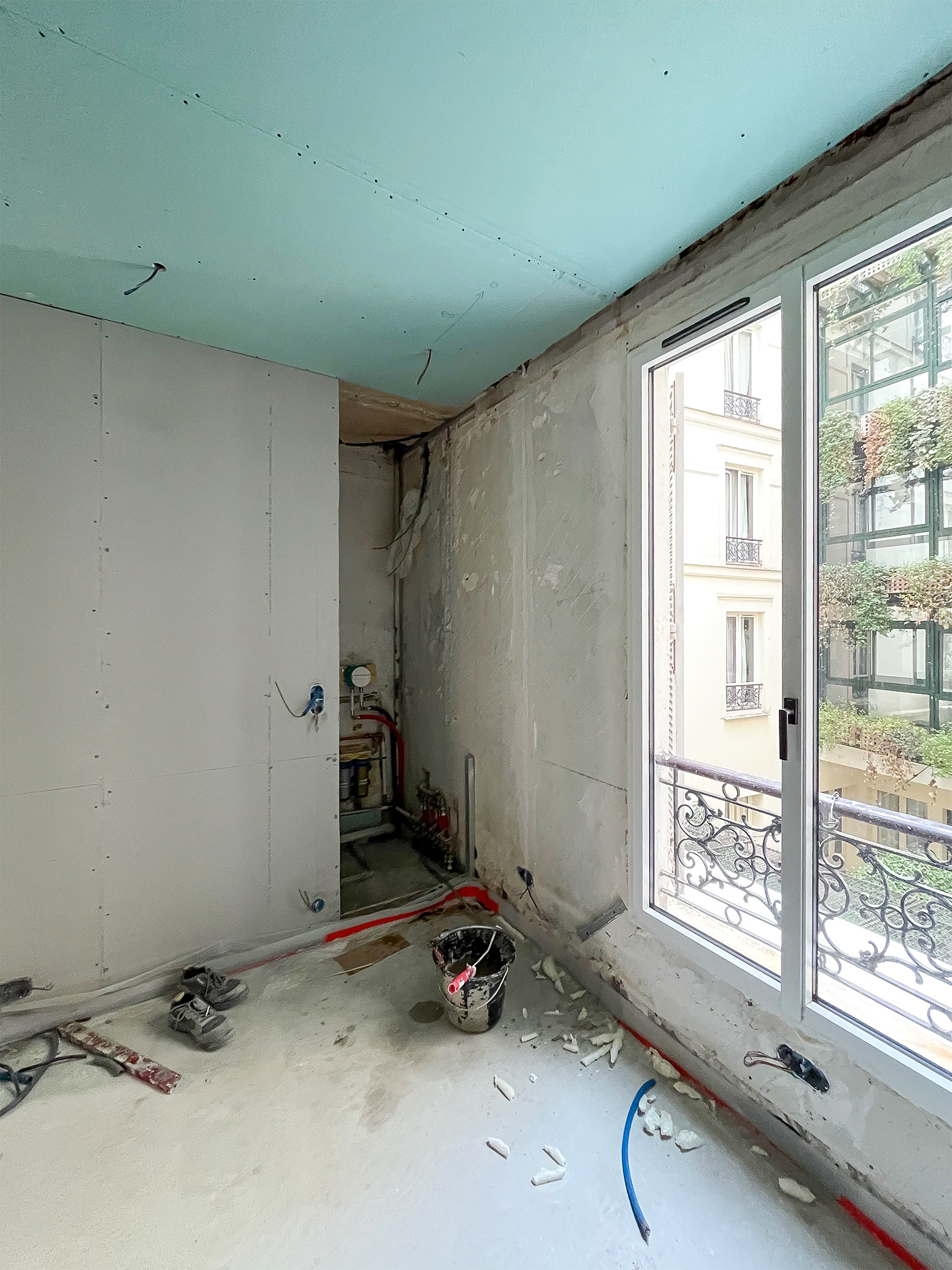 Visite de chantier et suivi architectural pendant la rénovation d’un appartement parisien