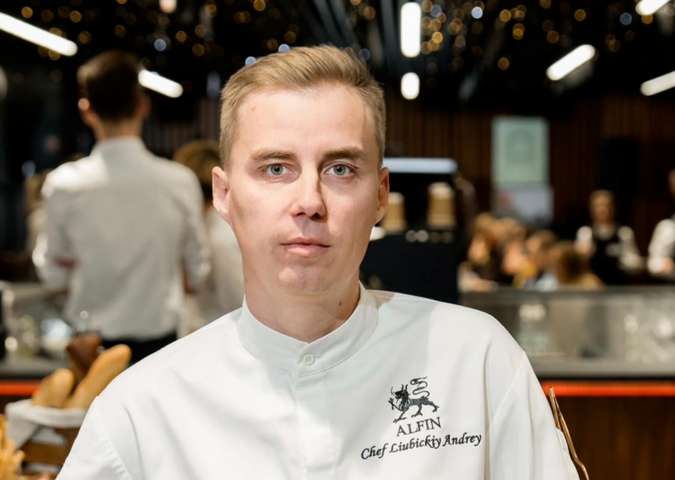 <span style="color: rgb(192, 26, 50); font-weight: 500; font-size: 24px;">Андрей Любицкий</span>