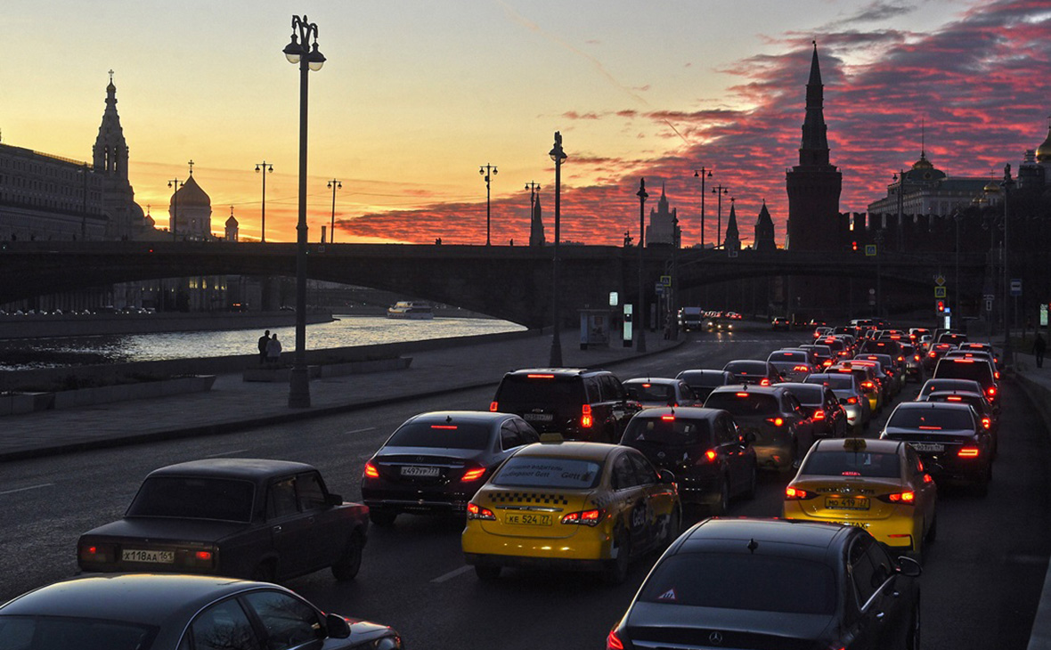 Автомобили на улицах города