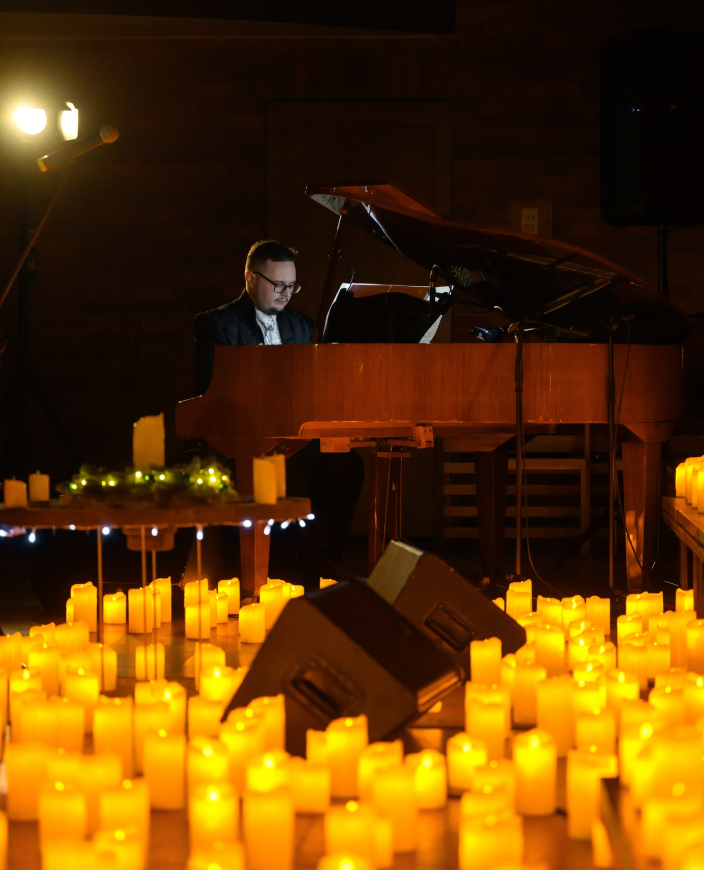 Шедевры неоклассики в соборе при свечах в Омске