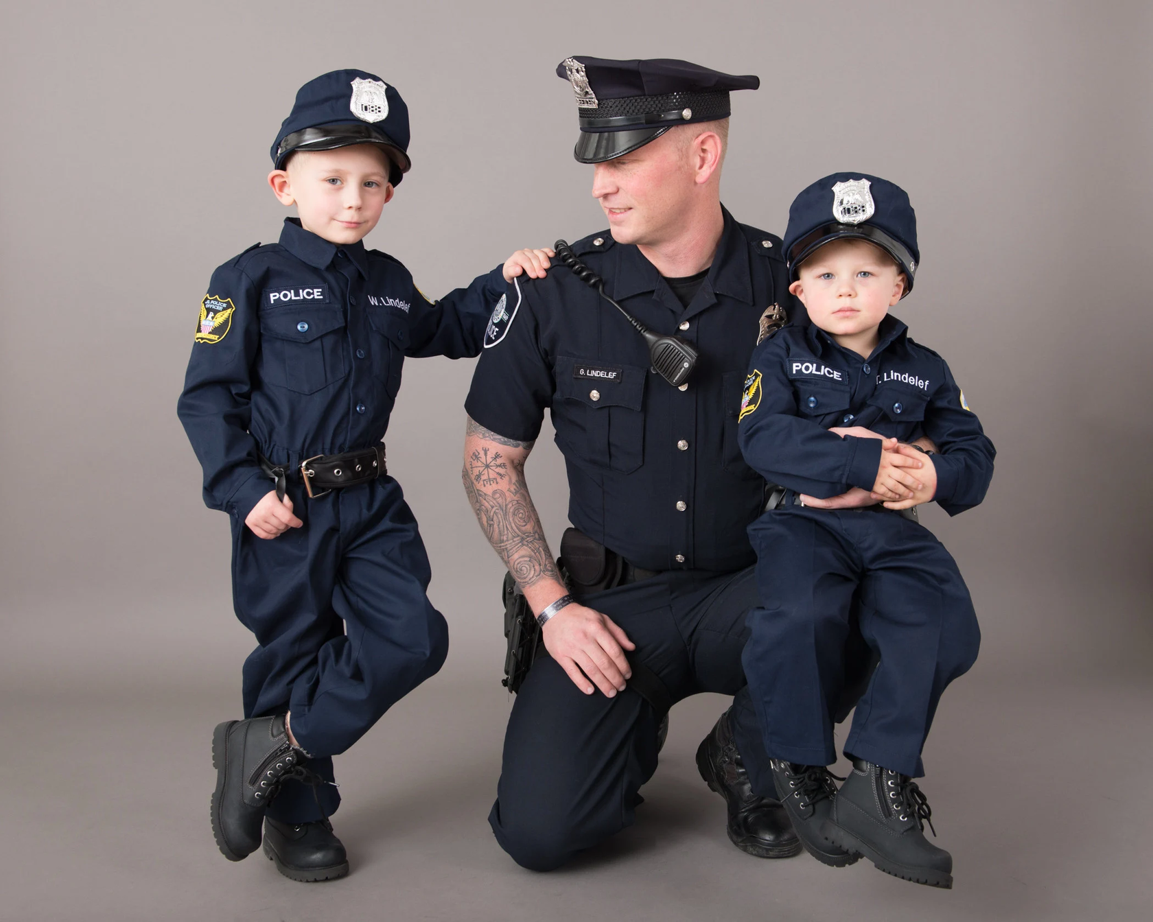 Police child. Форма полиции. Полицейская форма для новорожденных детей. Форма морская полиция дети. Police Officer Kids.