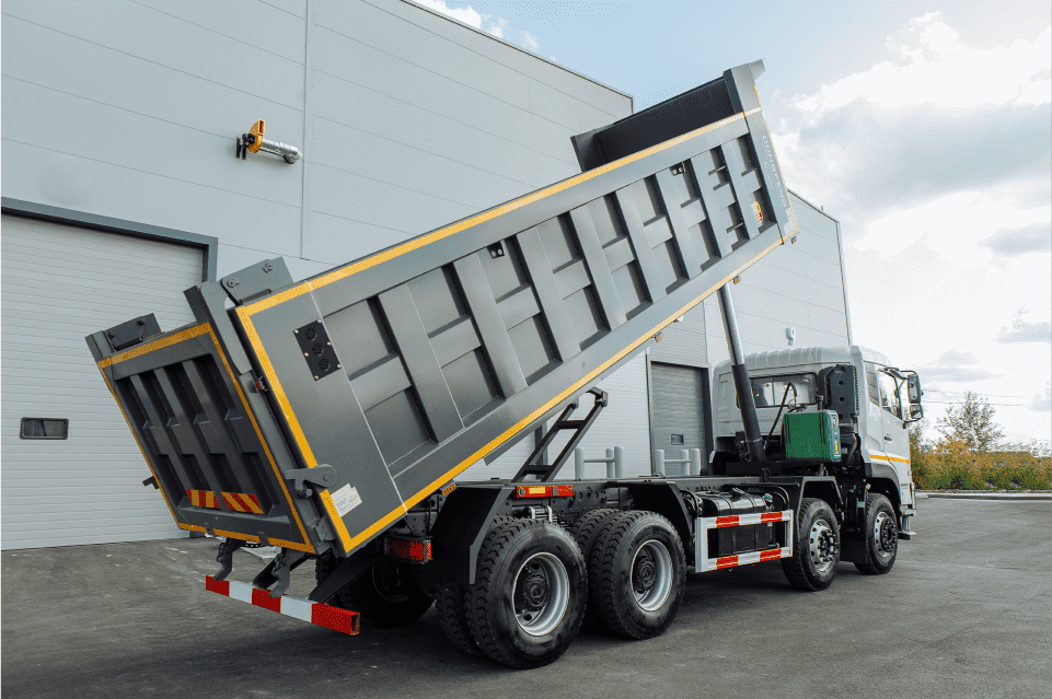 Самосвал Dongfeng сзади