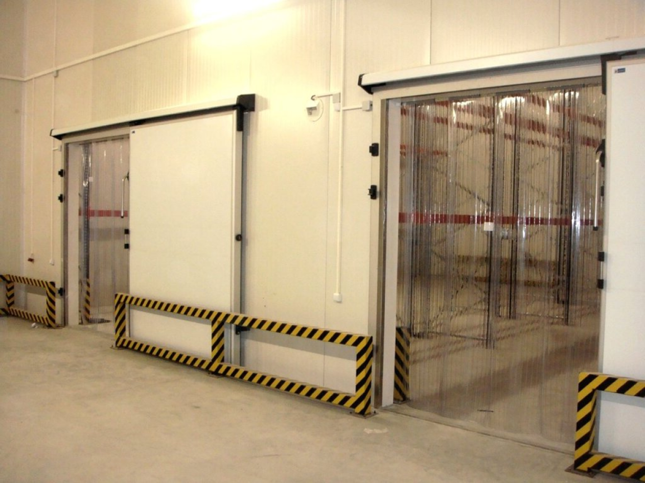 под завесой