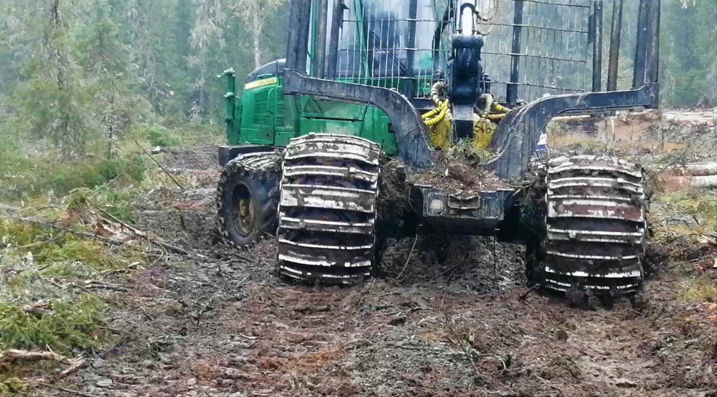 В Виноградовском районе Архангельской области был произведен аудит  комбинированных гусениц LTU-LGP, установленных на форвардере John Deere  1510G, во второй половине июля