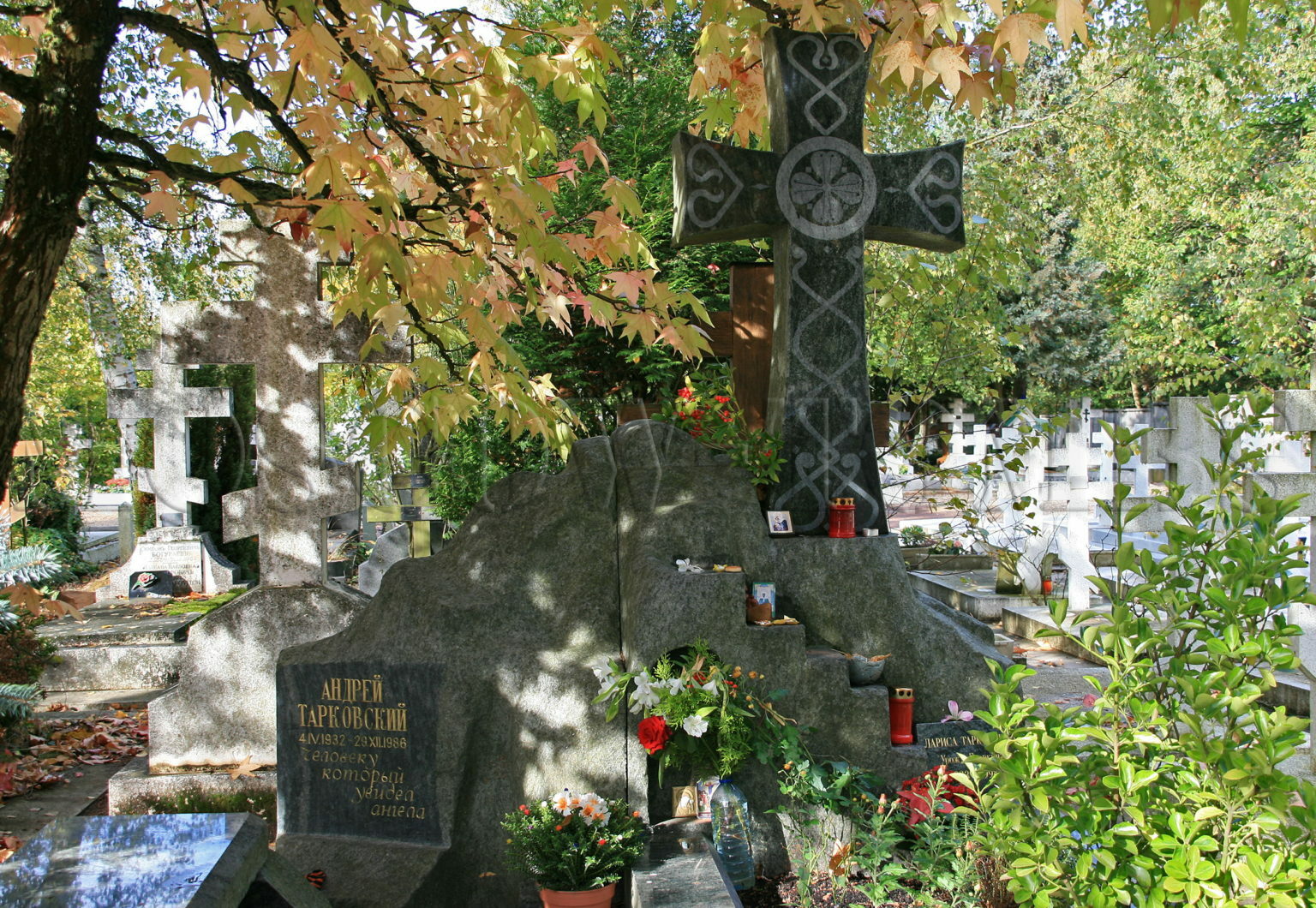 Могила андрея тарковского в париже фото
