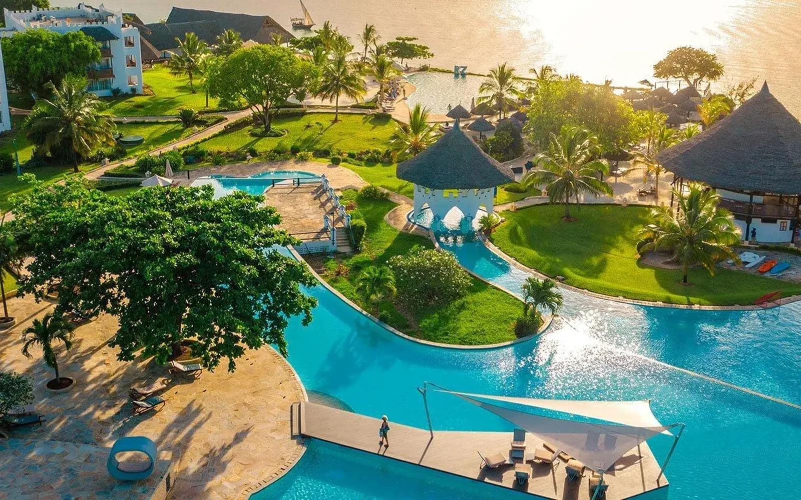 Бассейны и корпуса курорта у океана с высоты, Royal Zanzibar Beach Resort