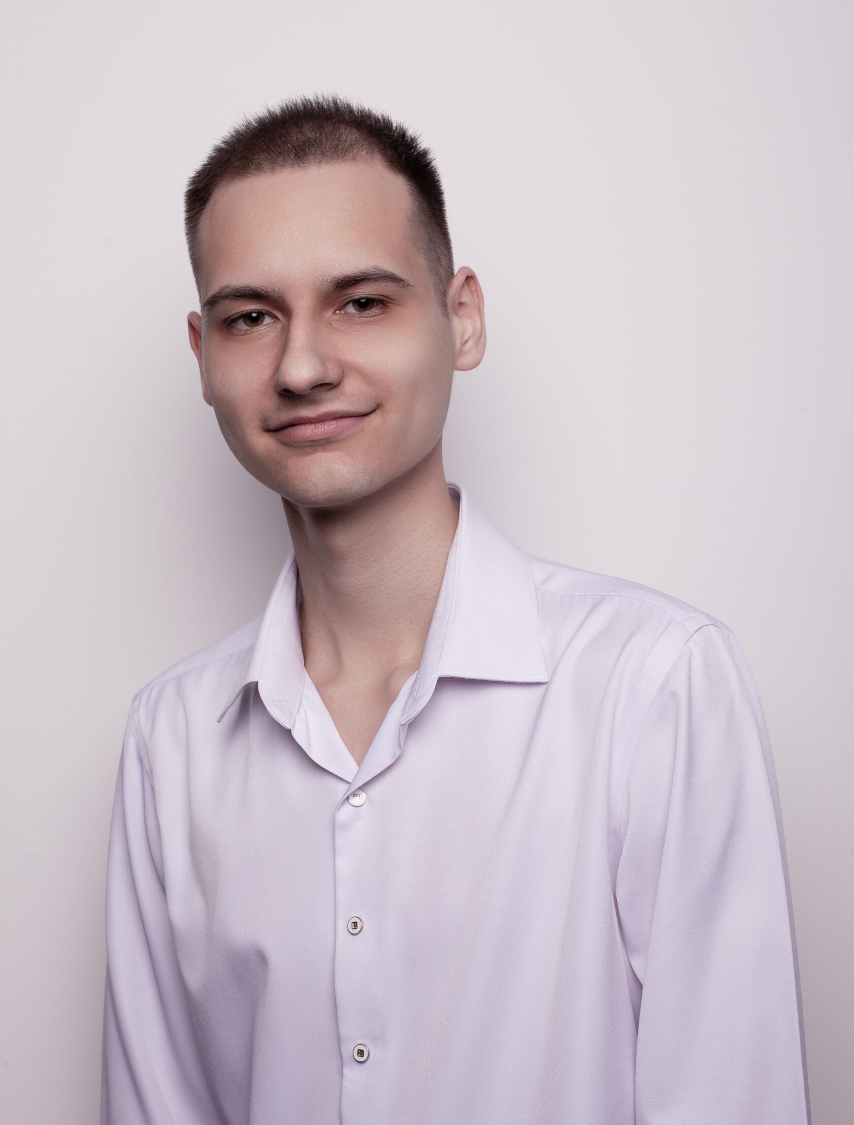 Специализируюсь на посевах в Telegram и таргетированной рекламе. Прогнозирую результаты на основе unit-экономики, а не догадок. За 5+ лет прошёл путь от менеджера по закупке рекламы до руководителя отдела трафика, поэтому прекрасно понимаю как работают трафик и подрядчики изнутри.