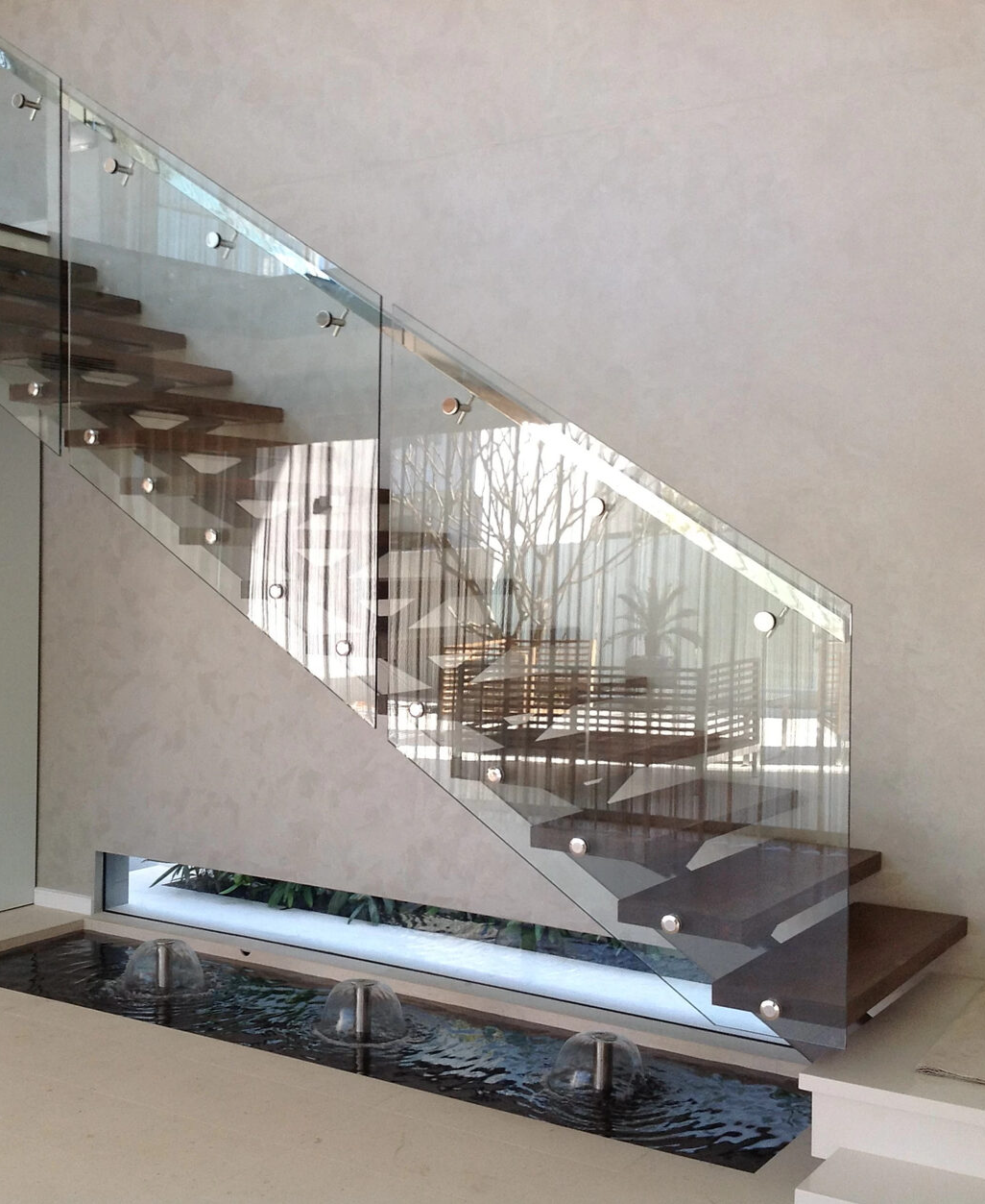 цельностеклянные ограждения из стекла 