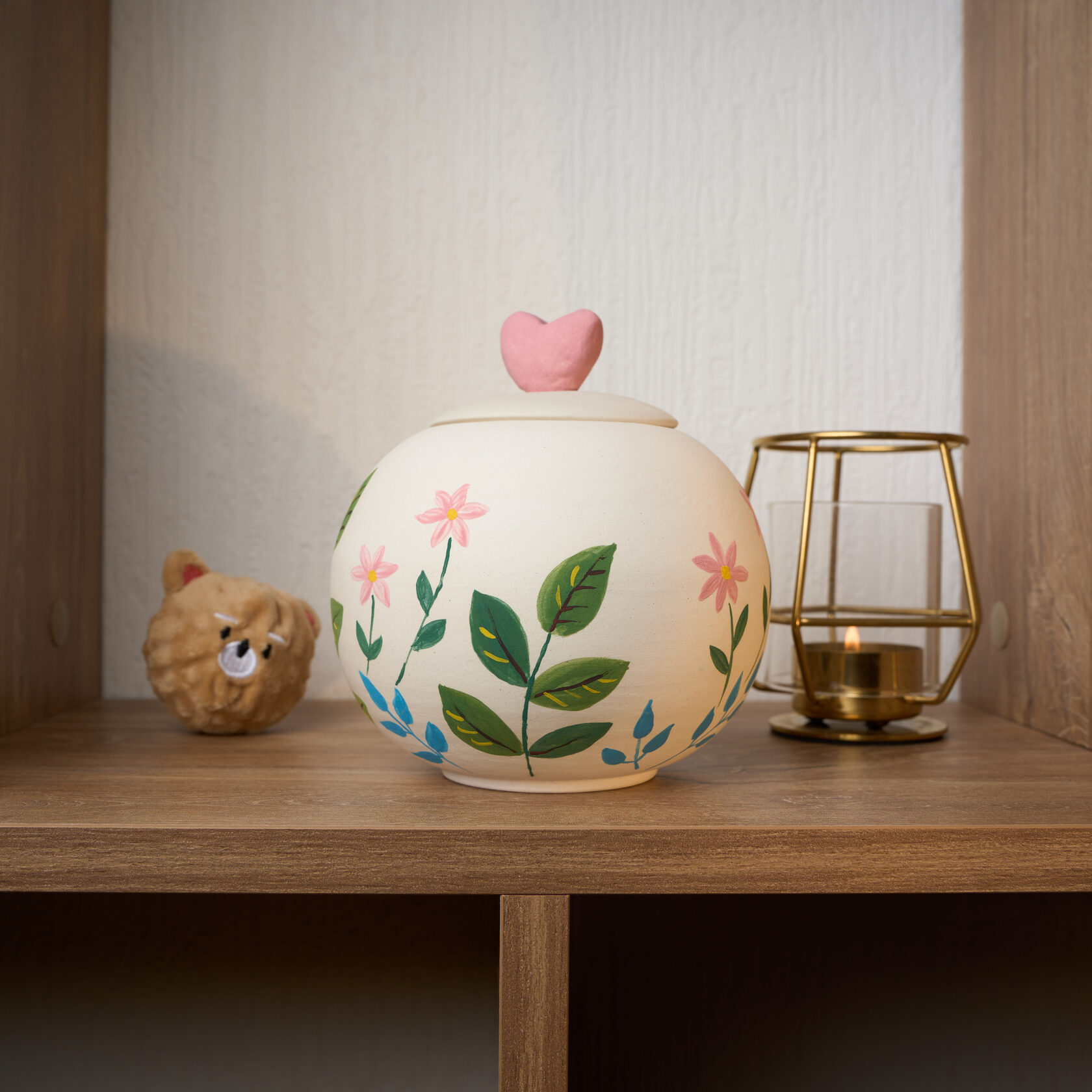 урна для праха животных в интерьере 