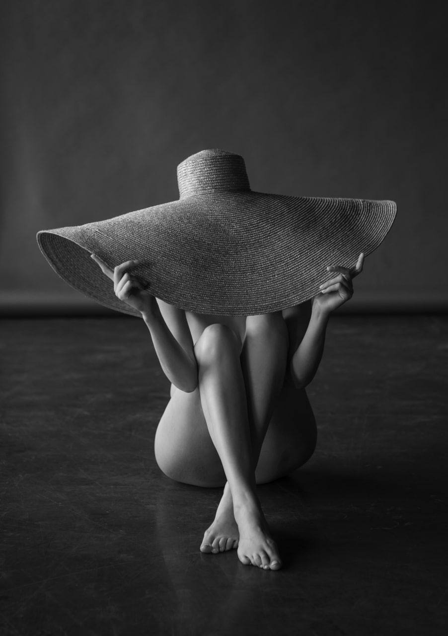 Чёрно-белая художественная фотография