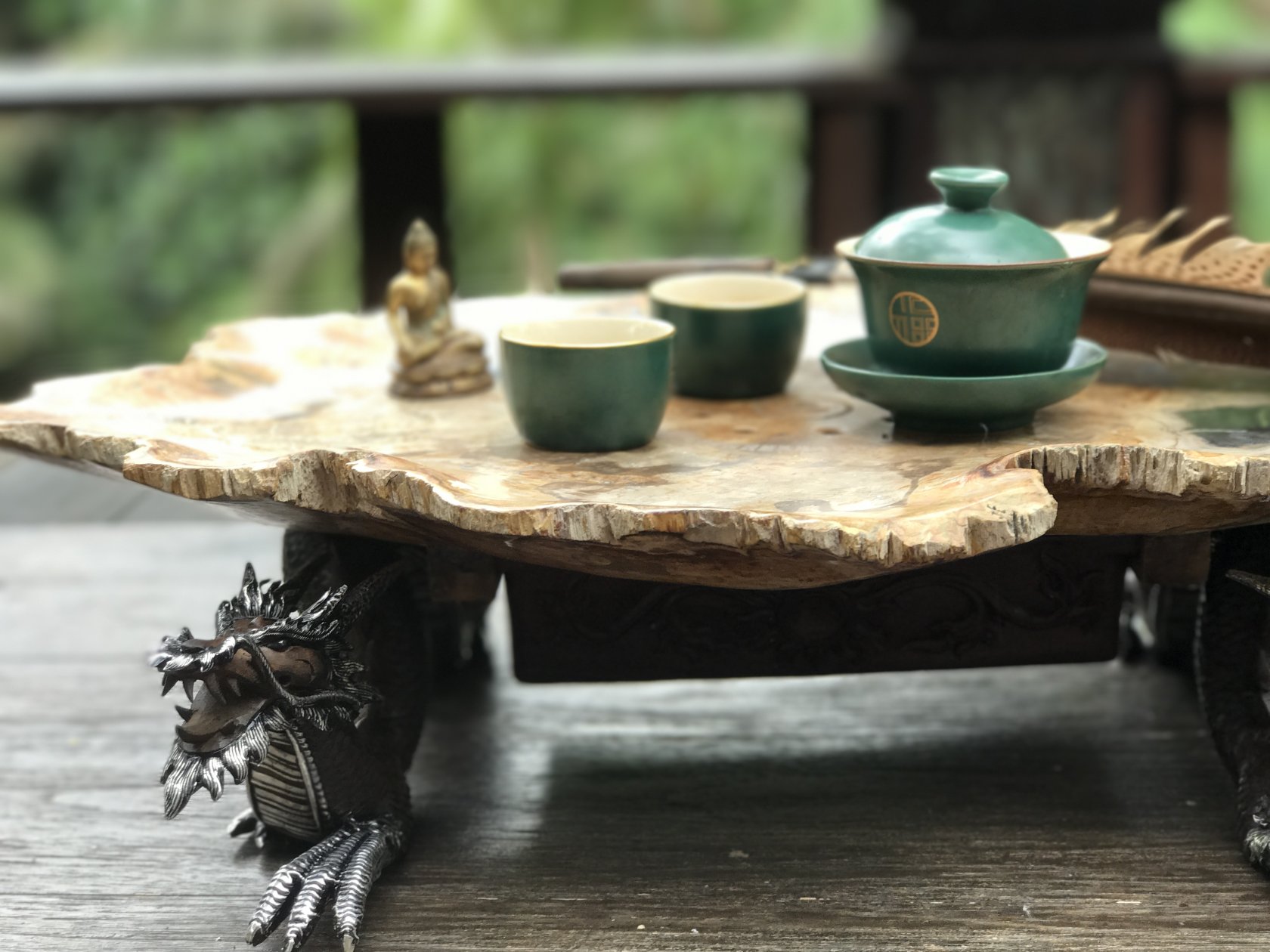 Чайный столик из дерева фото