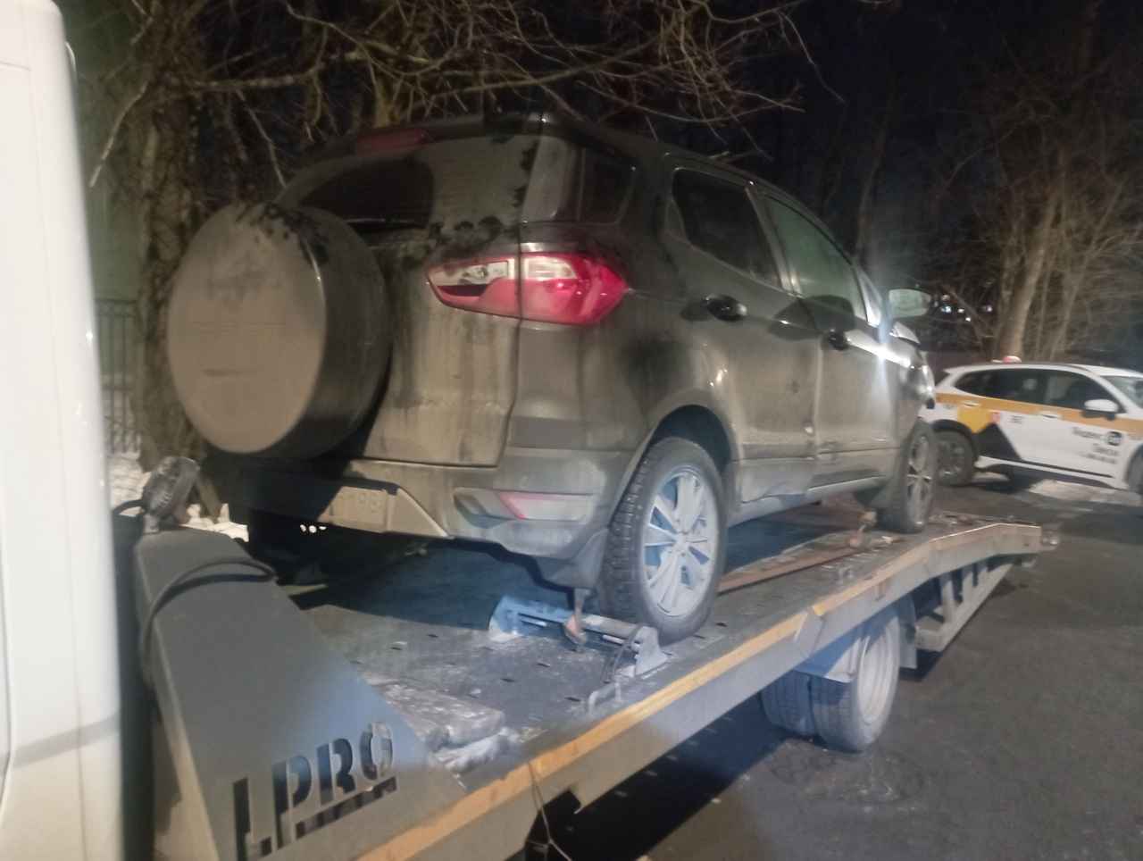 Эвакуация автомобиля Ford EcoSport с Богатырского проспекта в Приморском районе Санкт-Петербурга