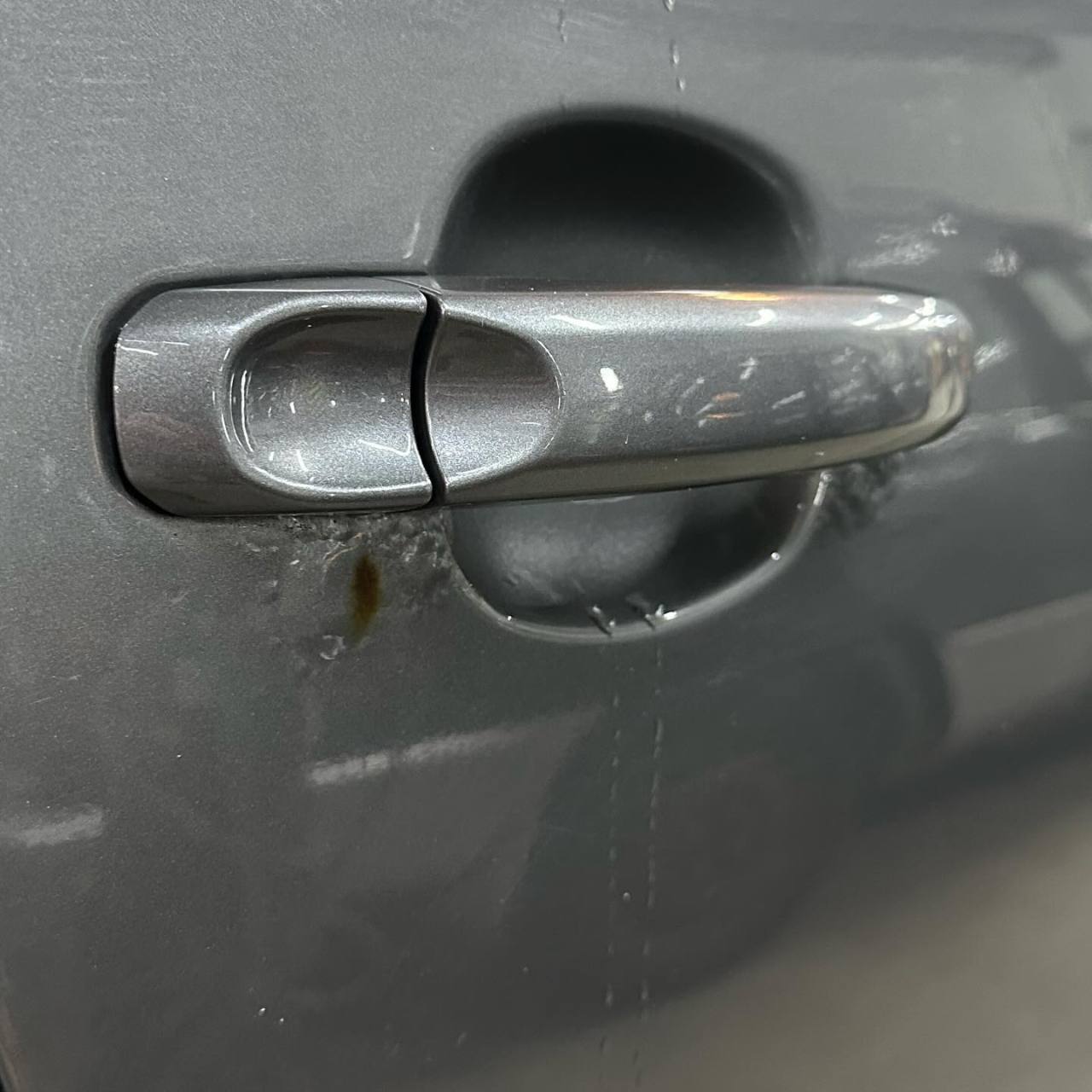 Ржавчина вокруг дверной ручки Amarok