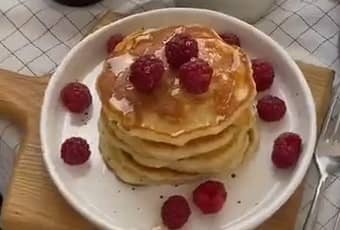 Приготовление яблочных оладий на кефире на сковороде: шаг 4