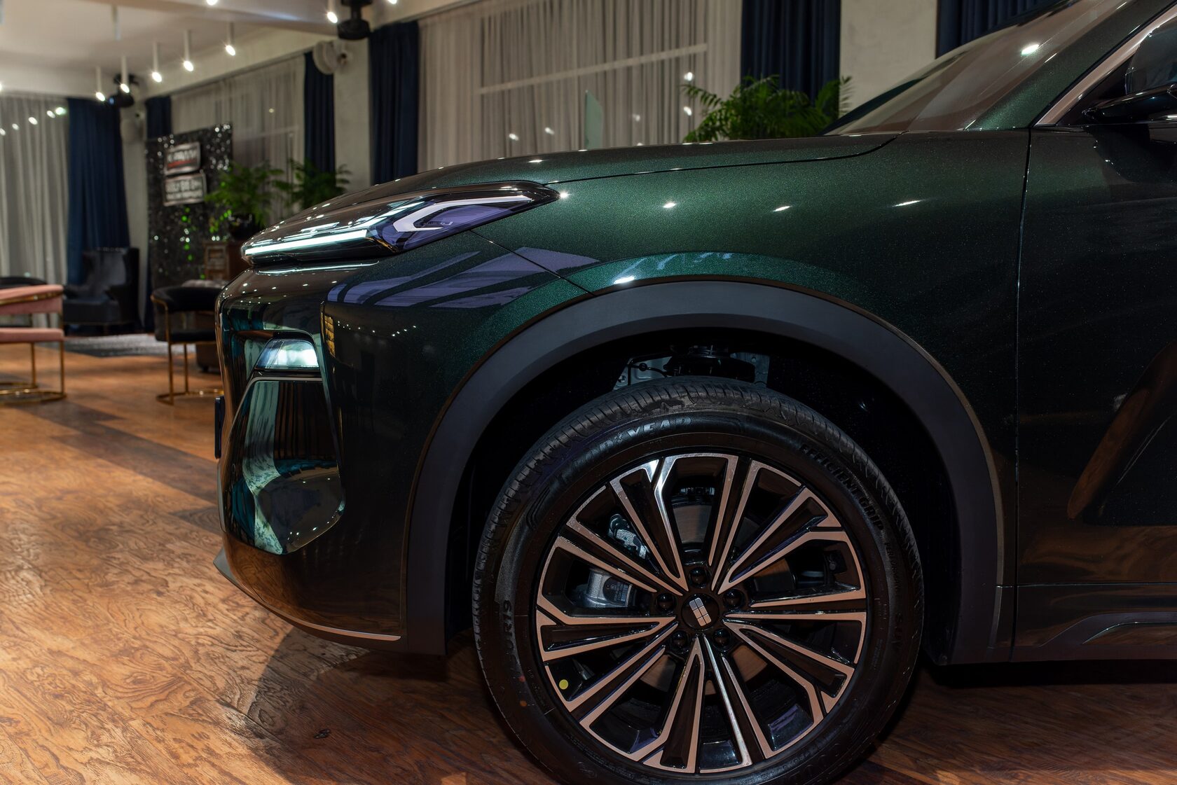 Гибрид Geely EX5 EM-i