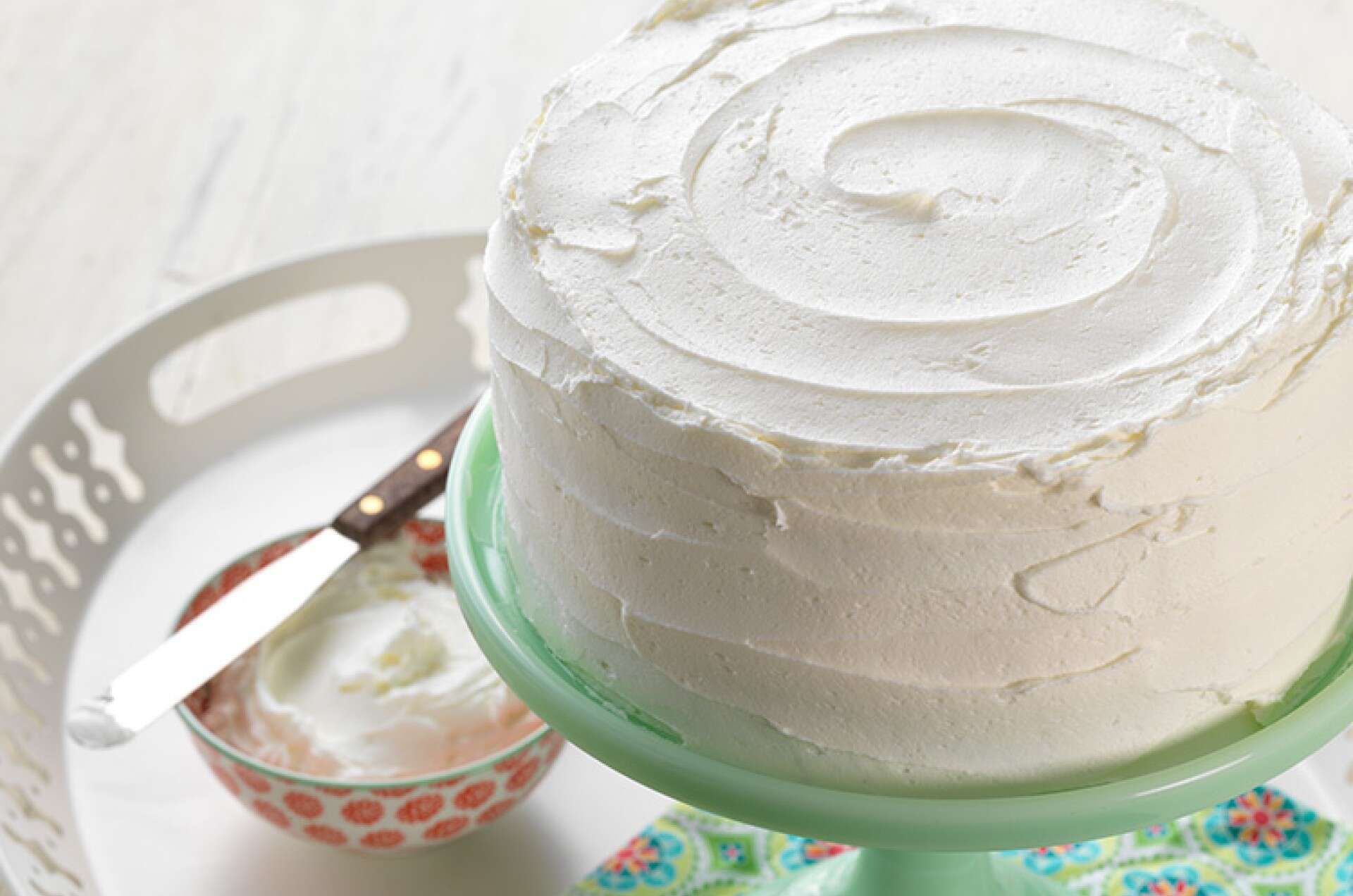 Рецепт творожного крема с маслом. Заварной крем чиз. Декор из творожного крема. Украшение из творожного крема. Воздушный крем для торта.