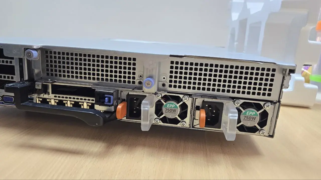 Блоки питания Dell PowerEdge R740 мощностью 750 Вт