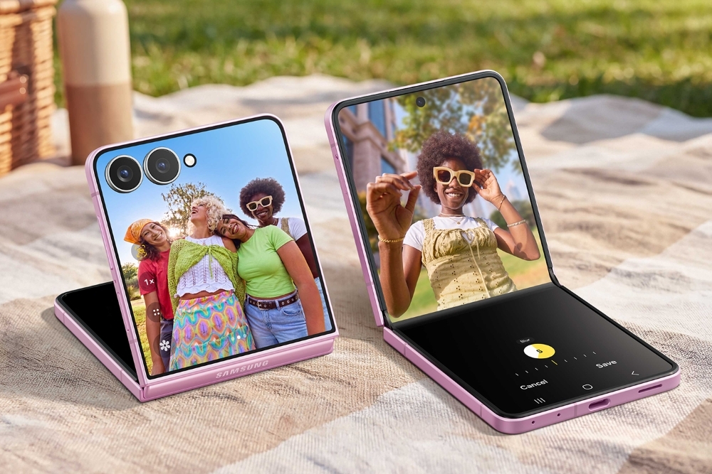 Samsung Galaxy Z Flip 8 с внешним экраном FlexWindow