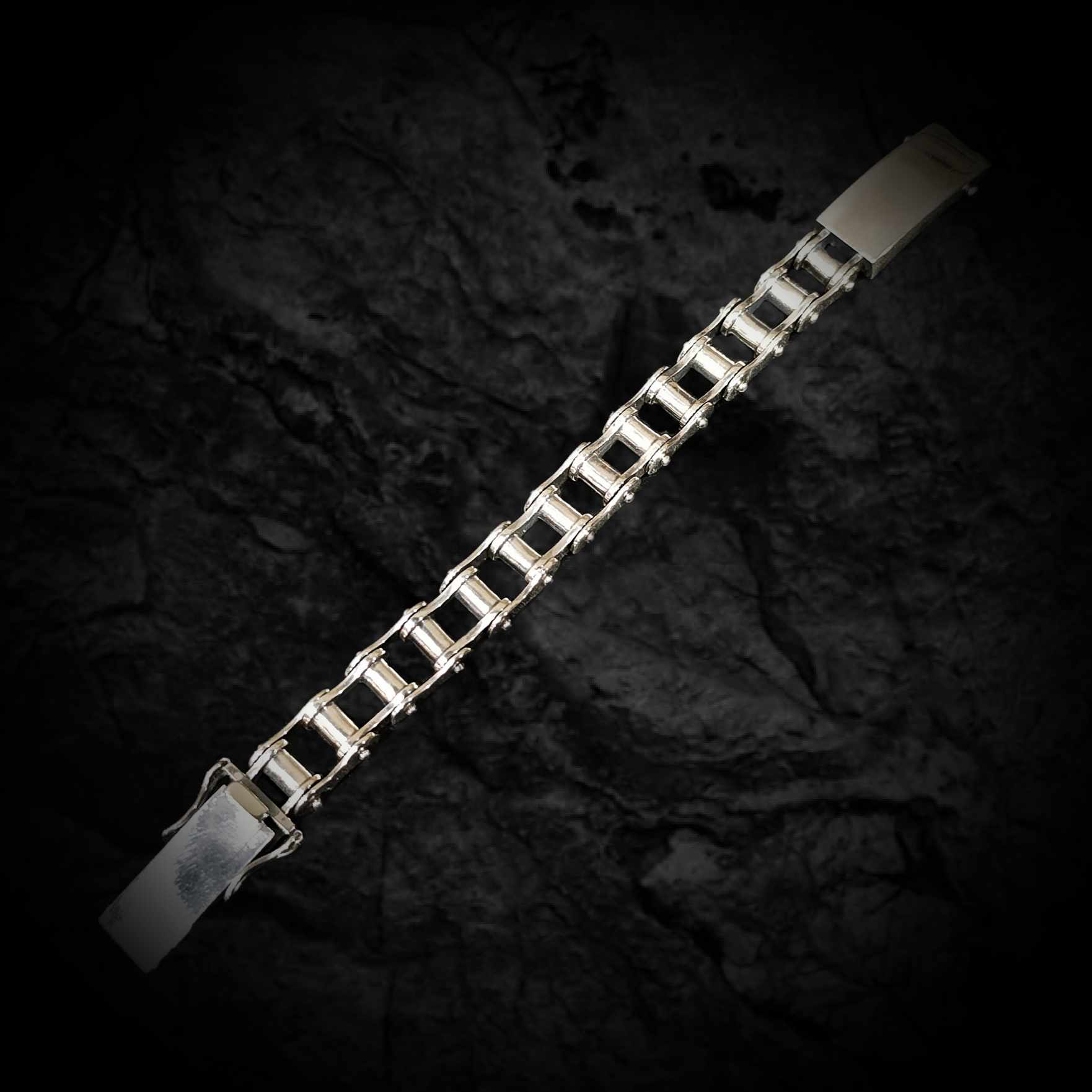 байкерский браслет, мото браслет, серебряный браслет мужской массивный.