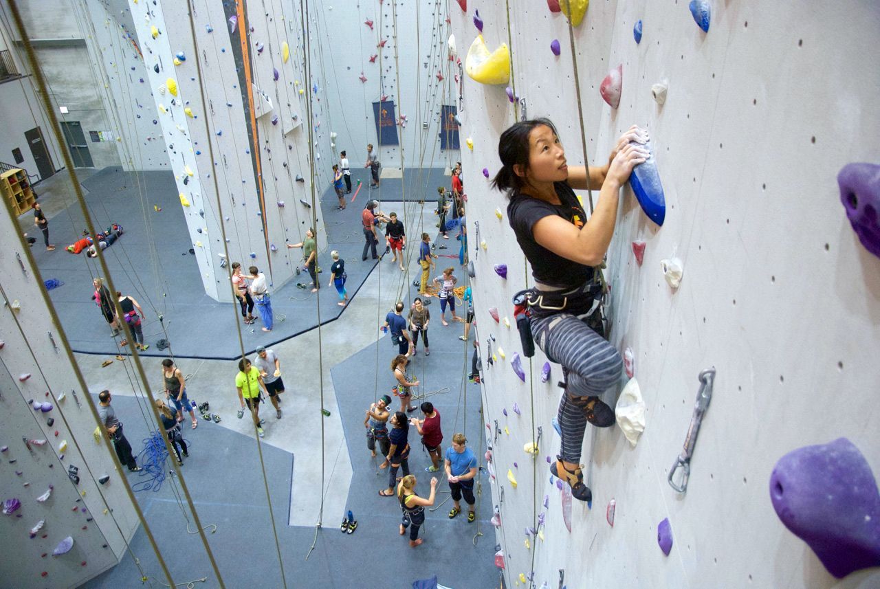 Ever climbed. Манеж УРФУ скалодром. Скалодром УПИ Екатеринбург. Скалолазание УРФУ. Indoor Climbing Wall.