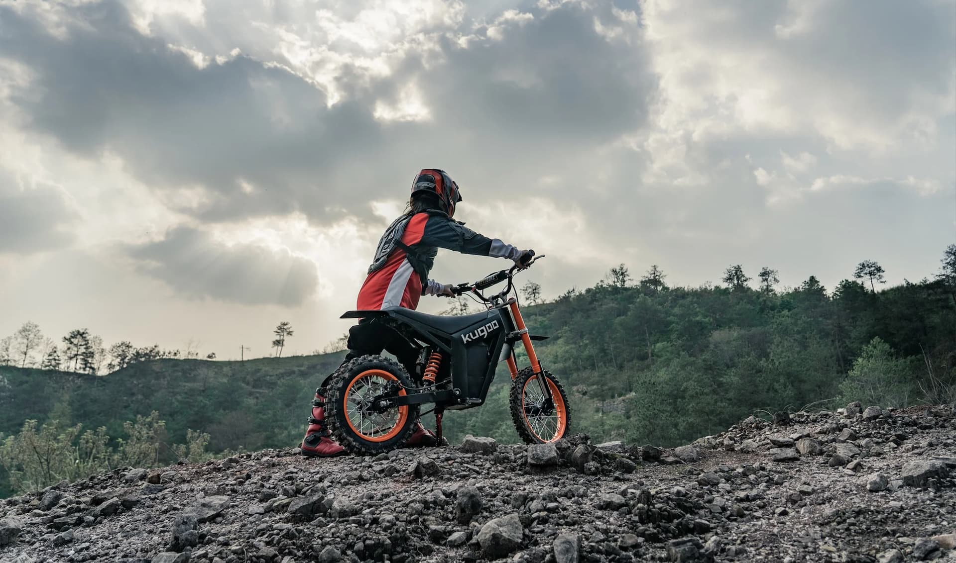 Девушка и Kugoo