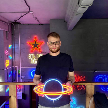 Неон в руках