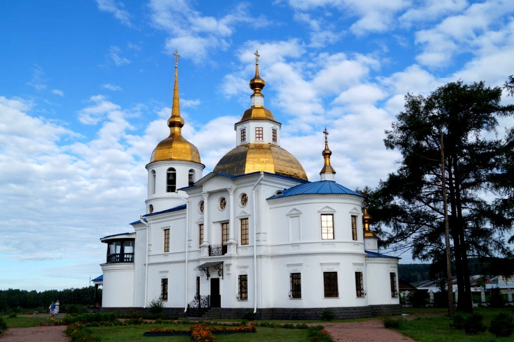 Иркутский р н. Церковь иконы Божией матери в Усть Куте. Церковь Усть-куда Иркутский район. Церковь в Усть Куте Иркутской области. Храм Усть куда Иркутский район.