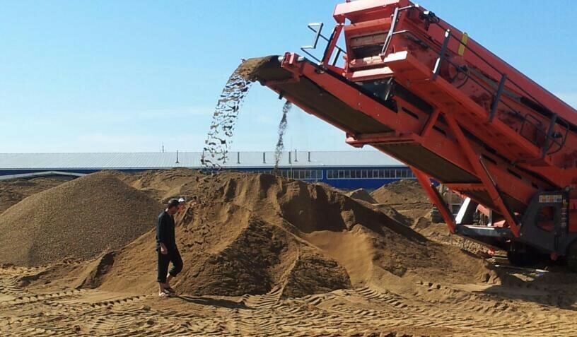 песчаный карьер. мелиоративный земснаряд мз-10. земснаряд ахтарец. машина для производства песка. завод по производству песка.