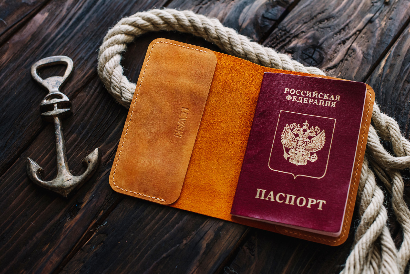 Кожаная обложка на паспорт “шоколадка” своими руками