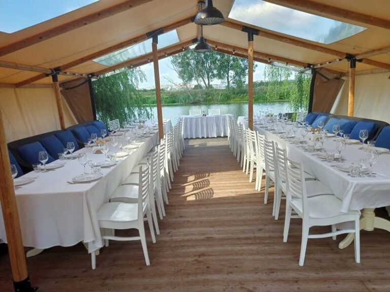 Пати-тент для мероприятий в глэмпинге Подмосковье