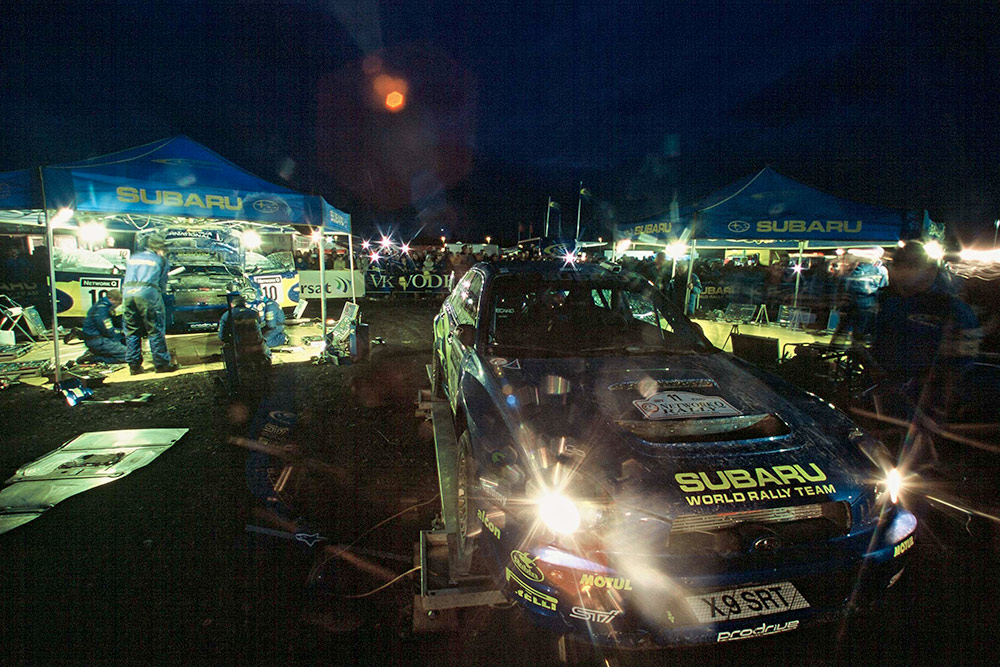 Расположение команды Subaru в сервис-парке ралли Великобритания 2002/Фото: Subaru World Rally Team
