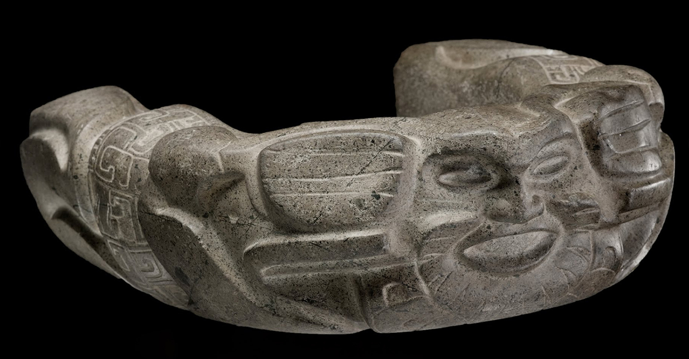 Приспособление для игры в мяч (каменный пояс), Веракрус, 450-700 гг. н.э. Коллекция Museum of Fine Arts, Boston.